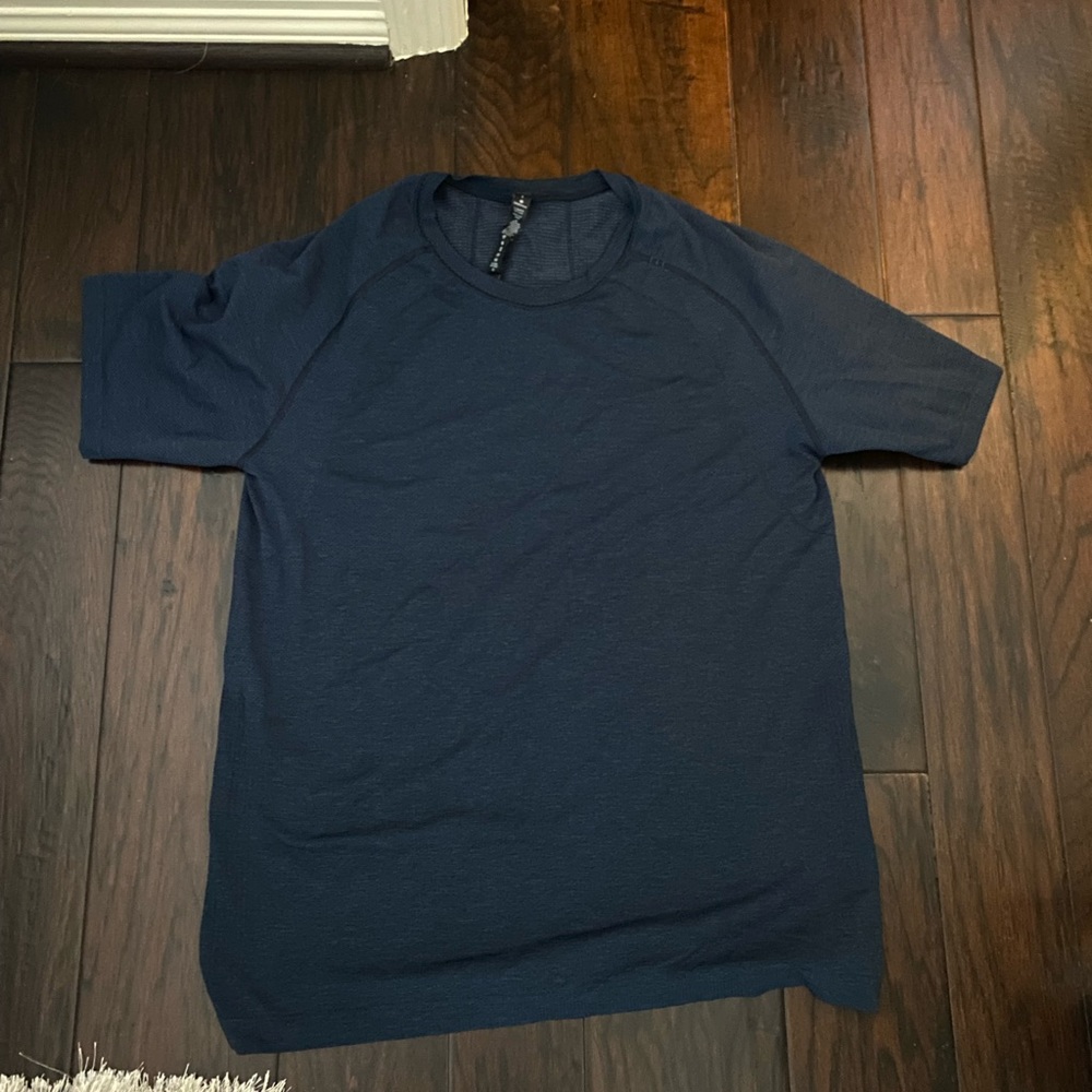 Men’s lululemon top